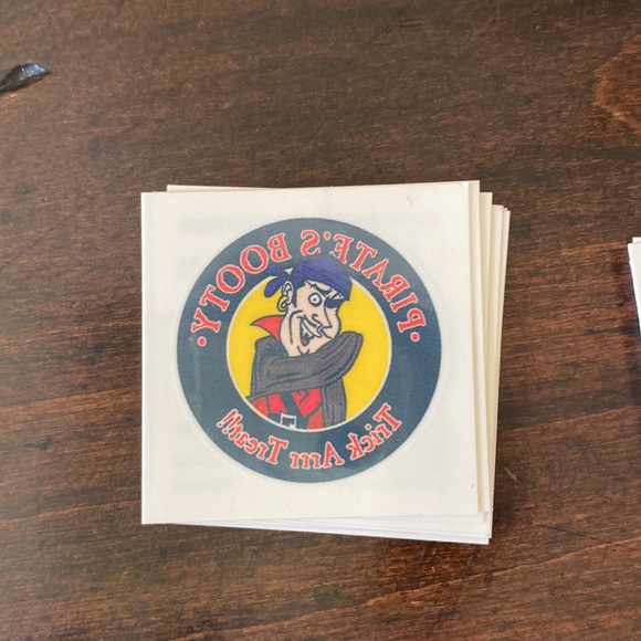 Halloween Pirate’s Booty temporary tattoos “trick arrr treat” pirate & parrot - Picture 3 of 9